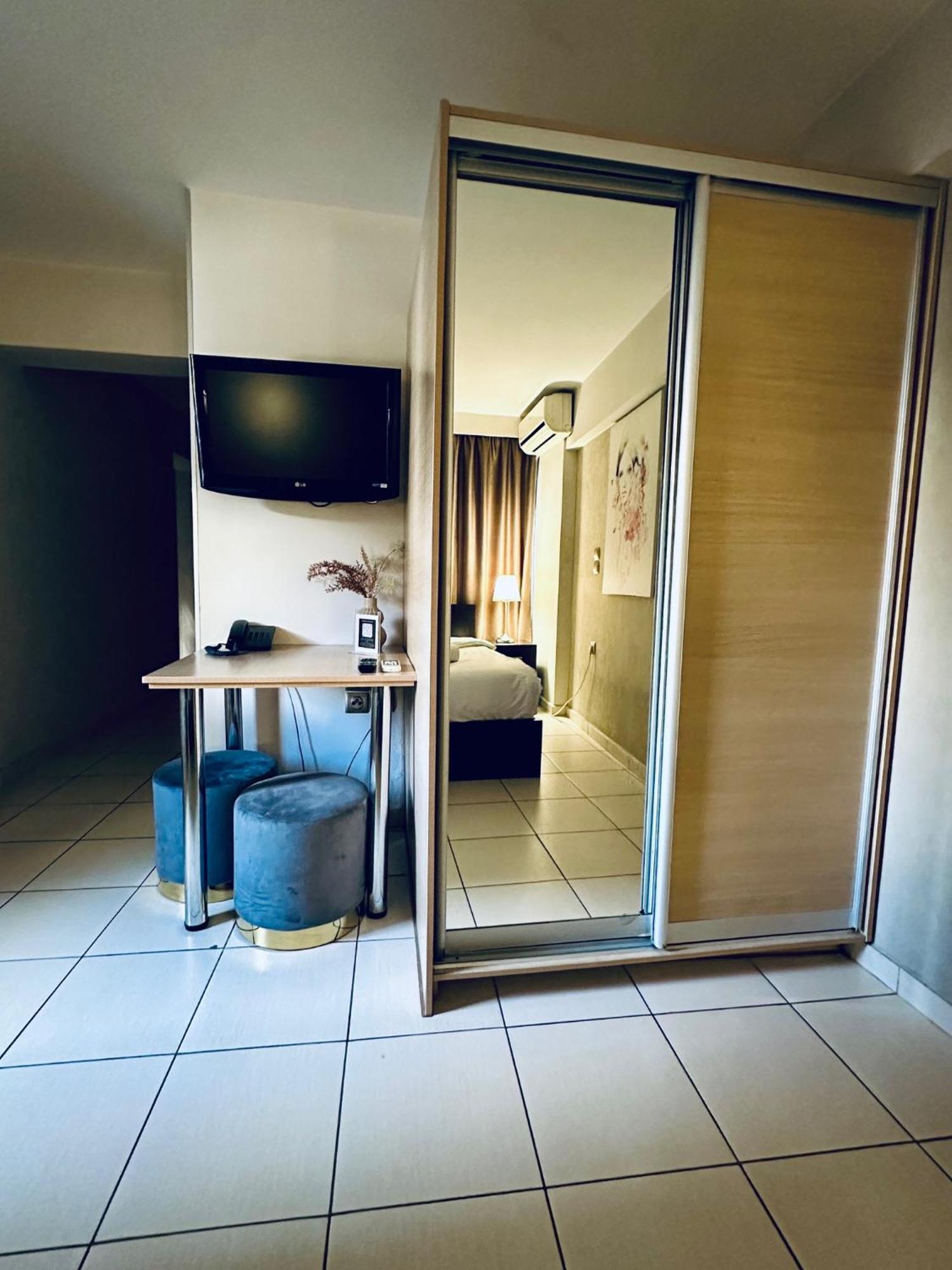 Mc Queen Rooms & Apartments Athen Exterior foto